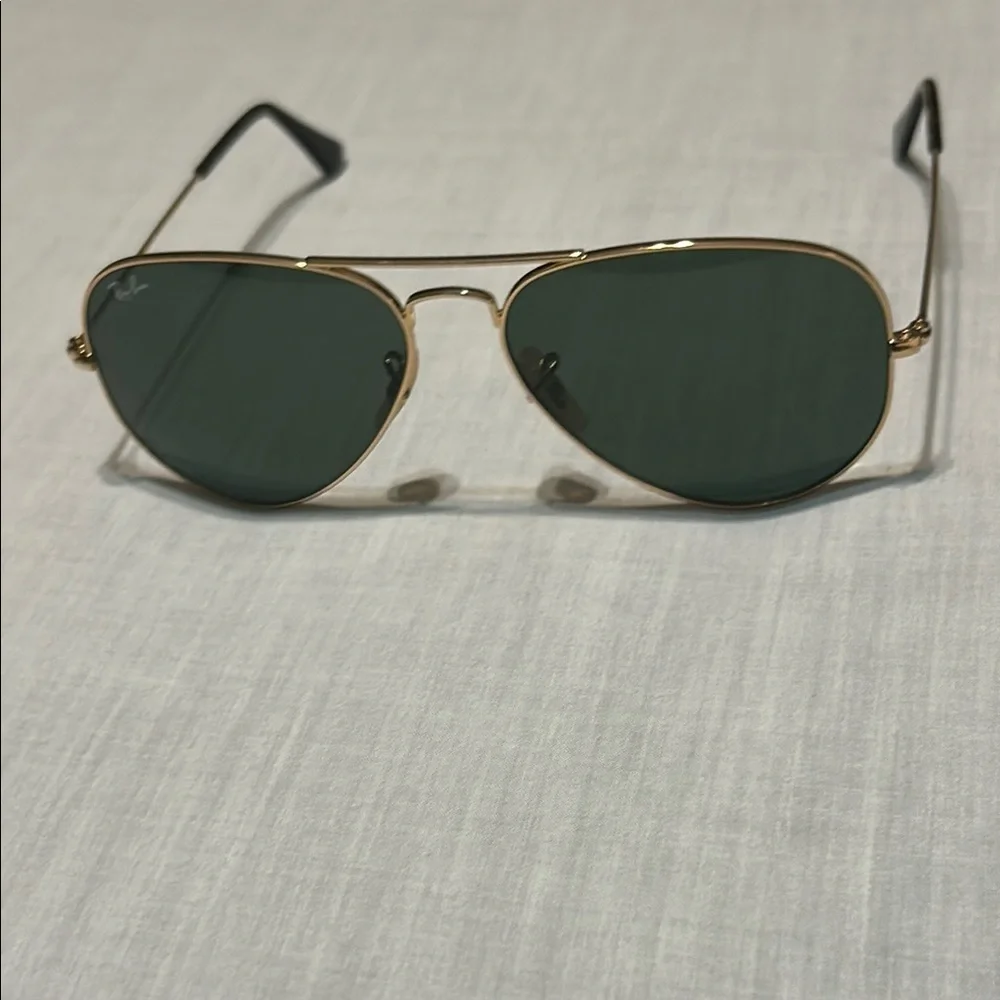 NWOT. Ray-Ban Gold Frame Sunglasses with Dark Lenses - Picture 3 of 8